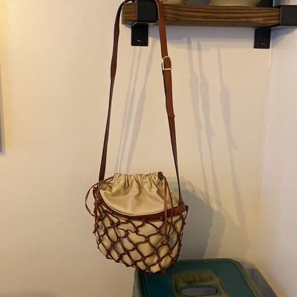 Oasis Shoulder Bag Inspired By a Fishnet Leather - Picture 2 of 5